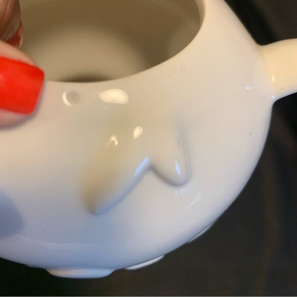 Angry Bear White Ceramic Vase - Picture 2 of 10